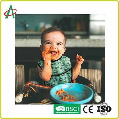 Baberos recién nacidos impermeables ajustables del bebé para alimentar y comer