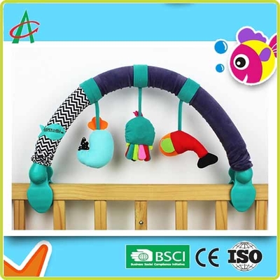 Squeaker espiral del BB de Toy Infant Pram Stroller With del cochecito de niño de L67cm